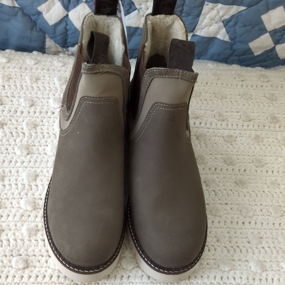 NWT Pajar Women's Taupe Chelsea Boots